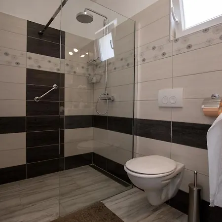 Modern With Pool, Whirpool In Quiet Area - By Traveler Tourist Agency Krk Id 2180 ヴィラ Gostinjac