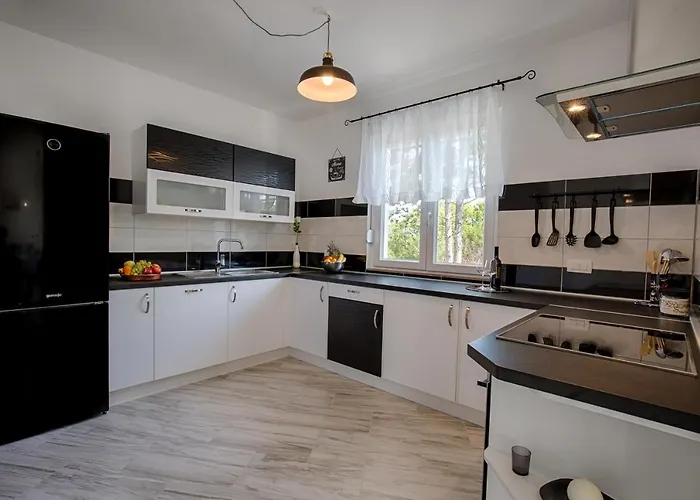 Modern With Pool, Whirpool In Quiet Area - By Traveler Tourist Agency Krk Id 2180 Gostinjac