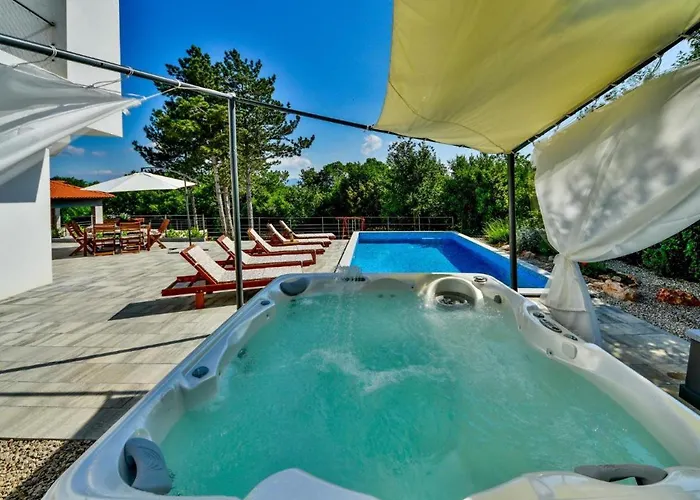 빌라 Modern With Pool, Whirpool In Quiet Area - By Traveler Tourist Agency Krk Id 2180 *