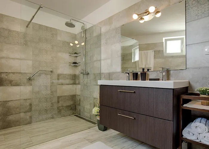 Modern With Pool, Whirpool In Quiet Area - By Traveler Tourist Agency Krk Id 2180 빌라