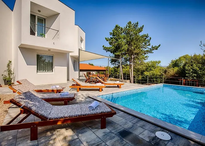 Modern With Pool, Whirpool In Quiet Area - By Traveler Tourist Agency Krk Id 2180 * Gostinjac