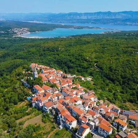 Modern With Heated Pool, Whirpool In Quiet Area - By Traveler Tourist Agency Krk Id 2180 * Gostinjac