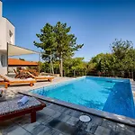 Willa Modern With Pool, Whirpool In Quiet Area - By Traveler Tourist Agency Krk Id 2180 *