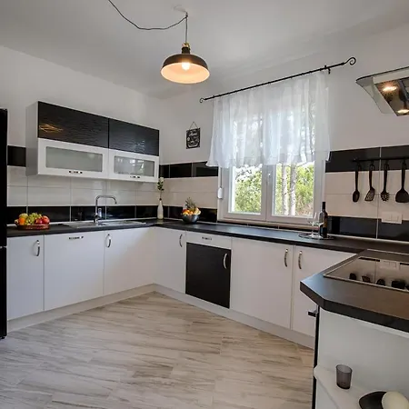 Modern With Pool, Whirpool In Quiet Area - By Traveler Tourist Agency Krk Id 2180 Gostinjac