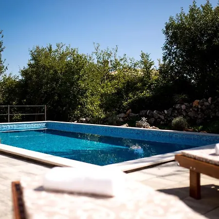 Modern With Pool, Whirpool In Quiet Area - By Traveler Tourist Agency Krk Id 2180 Gostinjac