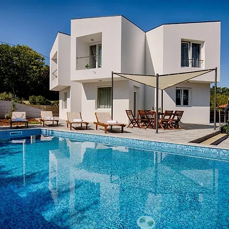 Modern With Pool, Whirpool In Quiet Area - By Traveler Tourist Agency Krk Id 2180 * Gostinjac
